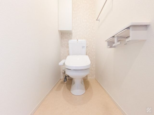 東武日光線 栃木駅 徒歩5分 2階建 築11年のトイレ写真