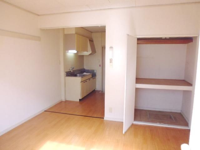 その他部屋・スペース　★南西向きの6帖の洋室です★