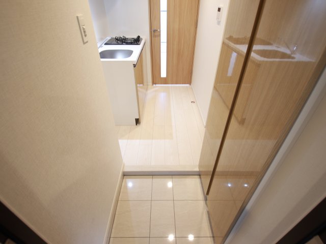 玄関　※同タイプ、別のお部屋の参考写真です。
