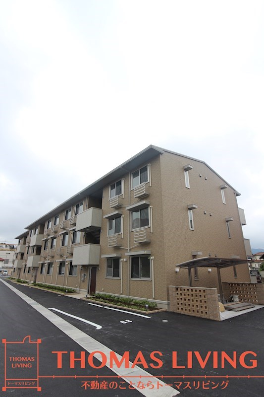 建物外観　コンビニが近く、駐車場も多くお勧めです。