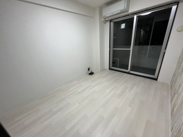 居室・リビング　エアコン付きで快適に過ごせます♪