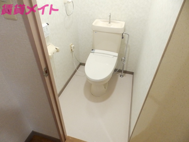 トイレ　同型参考写真