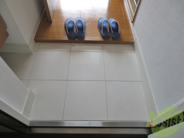 玄関　玄関の様子です。明るい印象ですね。気分もあがりそう。
