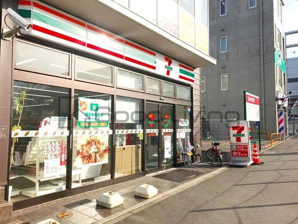 コンビニ　セブンイレブン福岡西鉄香椎駅前店（コンビニ）まで220m
