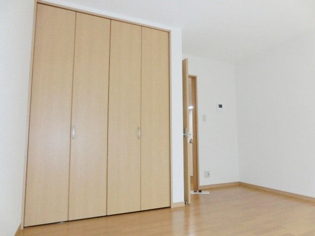 その他部屋・スペース　明るい色合いのお部屋です。