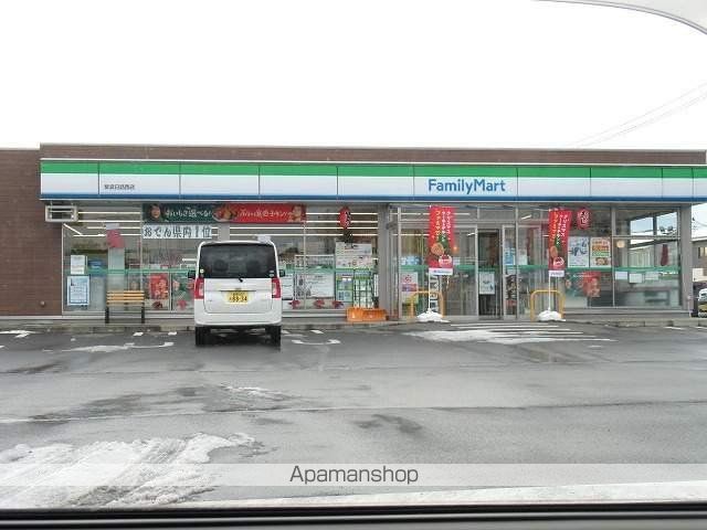 コンビニ　ファミリーマート（コンビニ）まで1079m