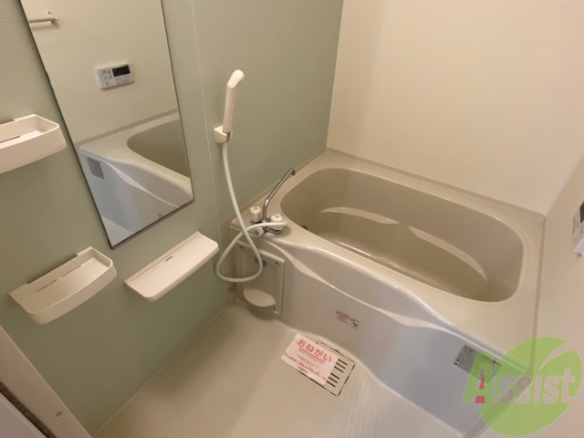 バス・シャワールーム　お風呂は追い炊き機能もあって便利ですねー