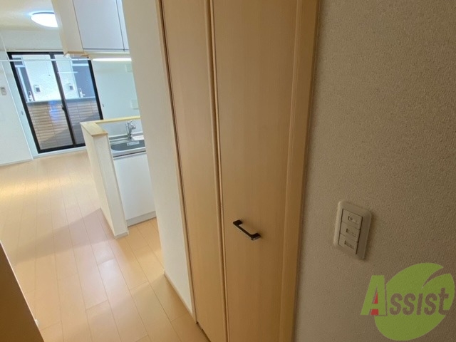 収納　居室の入口にこちらの収納があります。中はどうでしょう