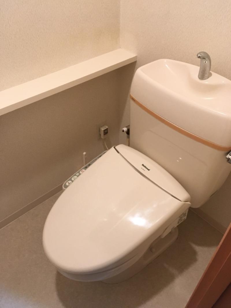 トイレ　温水洗浄便座