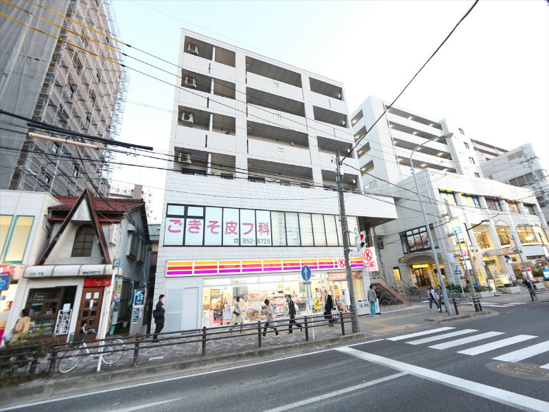 建物外観　外観　オートロック　防犯カメラ付　1階コンビニ