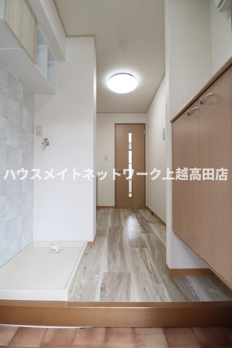 玄関　玄関（参考103号室反転室内写真）