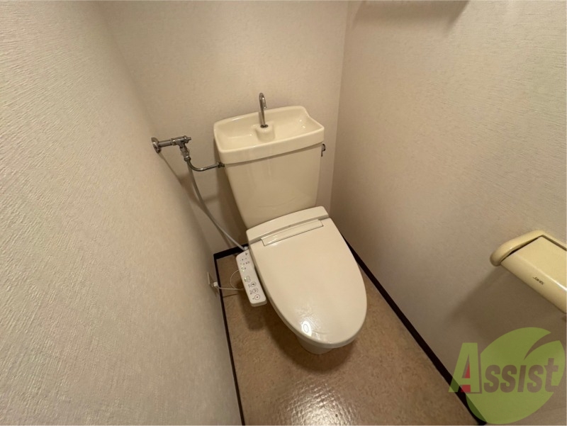 トイレ　こちらはトイレです。清潔感があり、安心して使用できます。