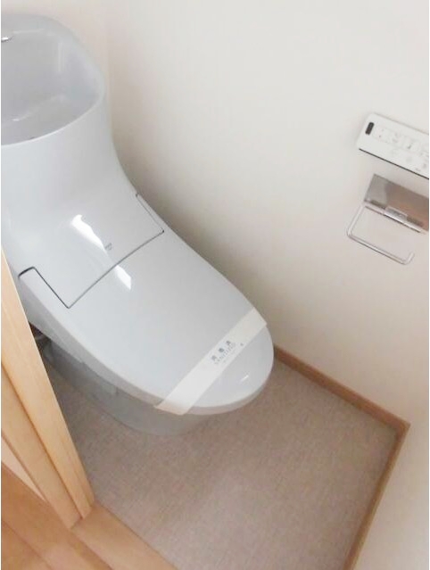 トイレ　落ち着いた色調のトイレです♪