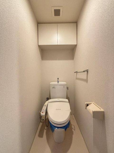 トイレ　温水洗浄便座です