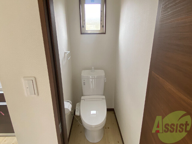 トイレ　トイレとお風呂が別なので清潔に使えて嬉しいですね。