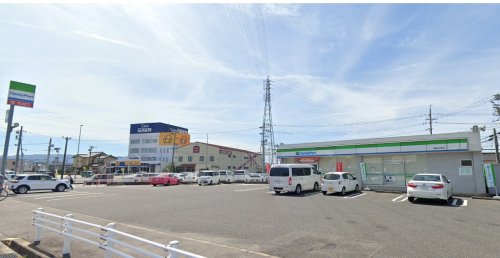 コンビニ　ファミリーマート岡崎井内町店（コンビニ）まで266m