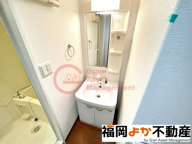 洗面設備　朝の支度にも助かる、独立の洗髪洗面化粧台