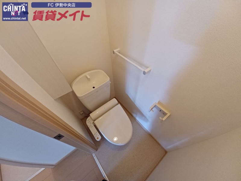 トイレ　同物件別室の写真です