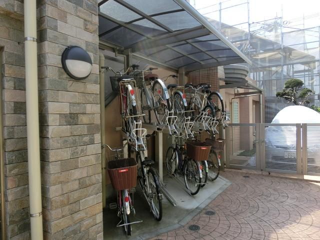 駐車場　★屋根付駐輪場スペースです★
