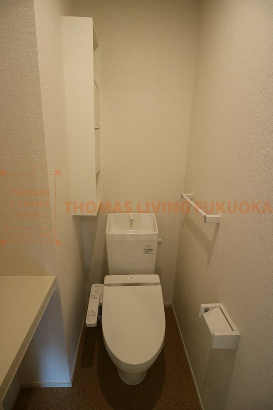 トイレ　嬉しいウォシュレット付きですよ。