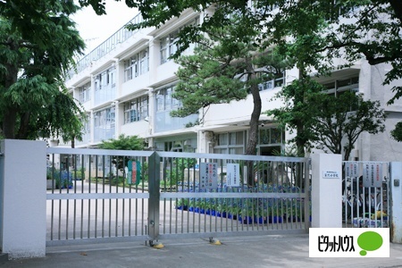 小学校　世田谷区立深沢小学校（小学校）まで573m