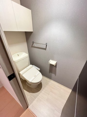 トイレ　別号室の写真です。ご参考までに