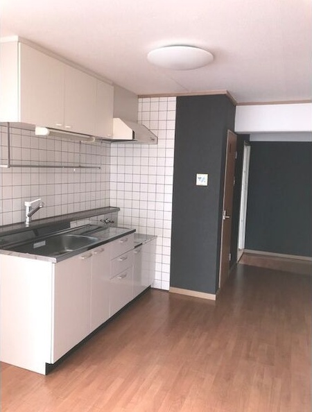 キッチン　※写真は同じマンションの違う部屋のものになります。
