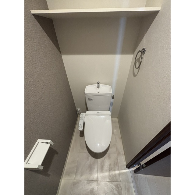 トイレ　同棟別部屋写真