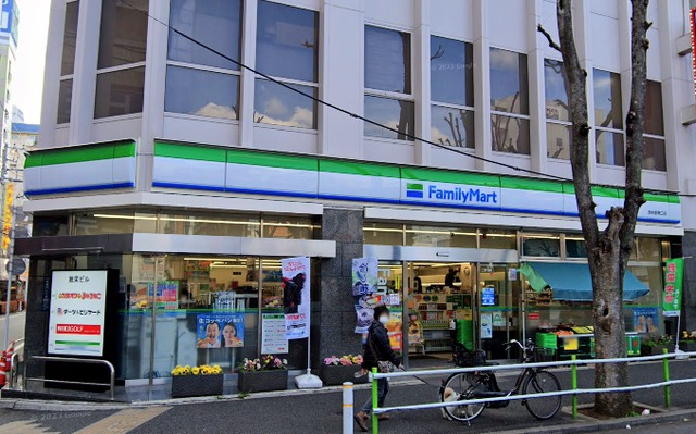 コンビニ　ファミリーマート西台駅東口店（コンビニ）まで569m
