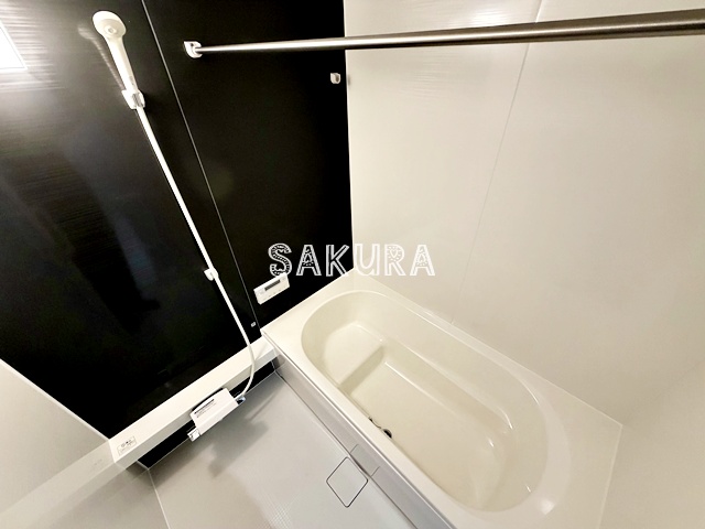 バス・シャワールーム　嬉しい追い焚き・浴室乾燥機付きです♪