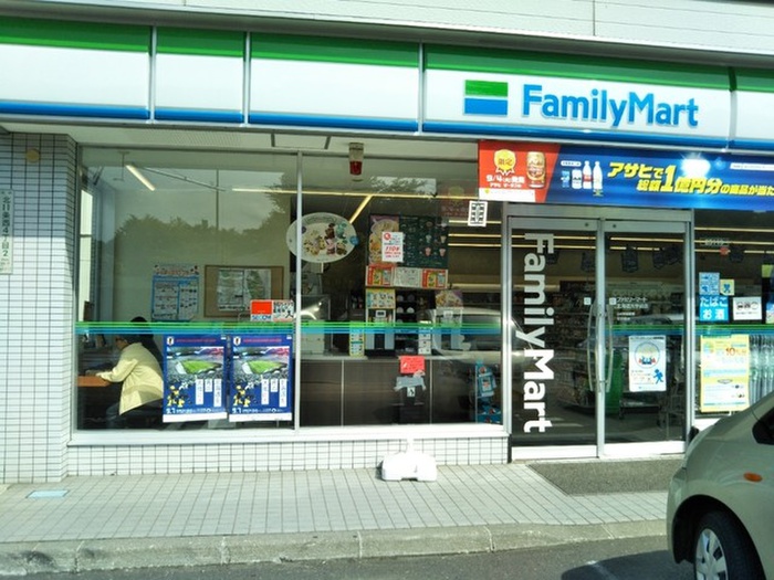 コンビニ　ファミリーマート（コンビニ）まで400m