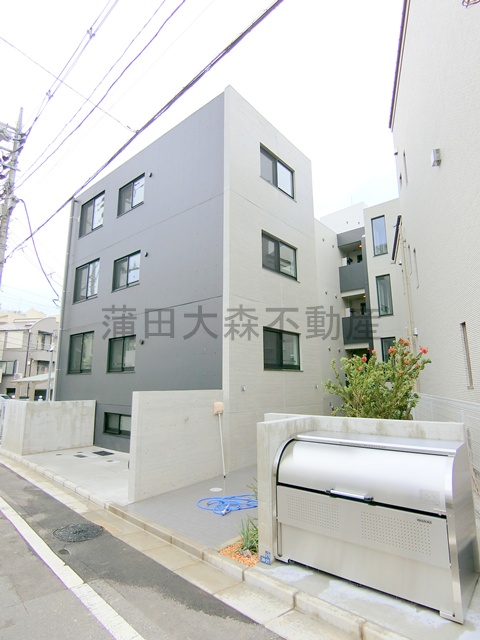 建物外観　2025年5月築　RC鉄筋コンクリート造地上4階建て総戸数1