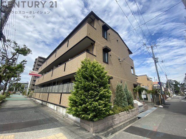 建物外観　オートロックで外部の人間が簡単に出入りできないため安心です。