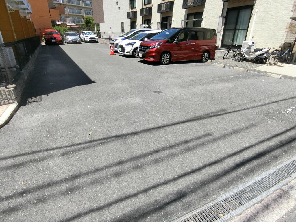 駐車場　敷地内駐車場有ります！空き確認はお問い合わせください☆