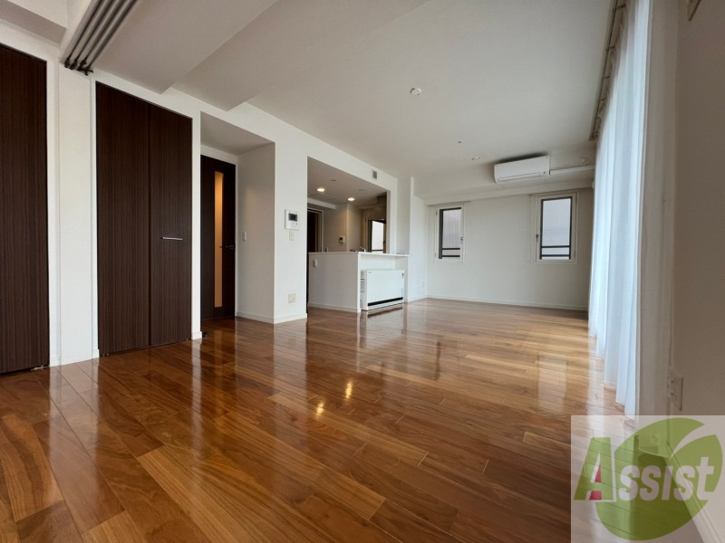 居室・リビング　広くてキレイなお部屋が広がっていて、充実した生活が送れそう。