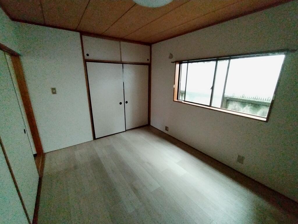 その他部屋・スペース　洋室クリーニング中