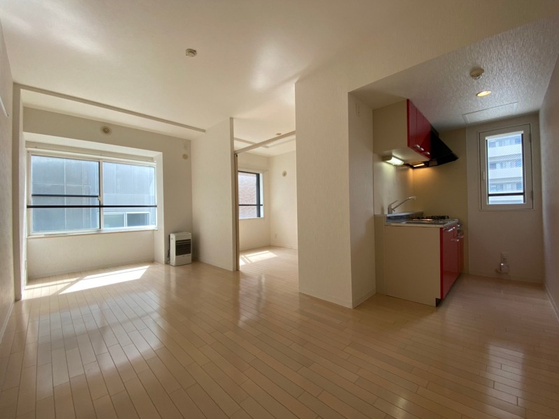 居室・リビング　広くてキレイなお部屋が広がっていて、充実した生活が送れそう。