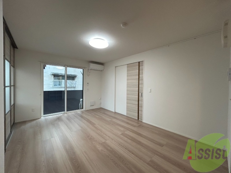 居室・リビング　１３．３帖の洋室です。生活のメインとなる部屋ですね。