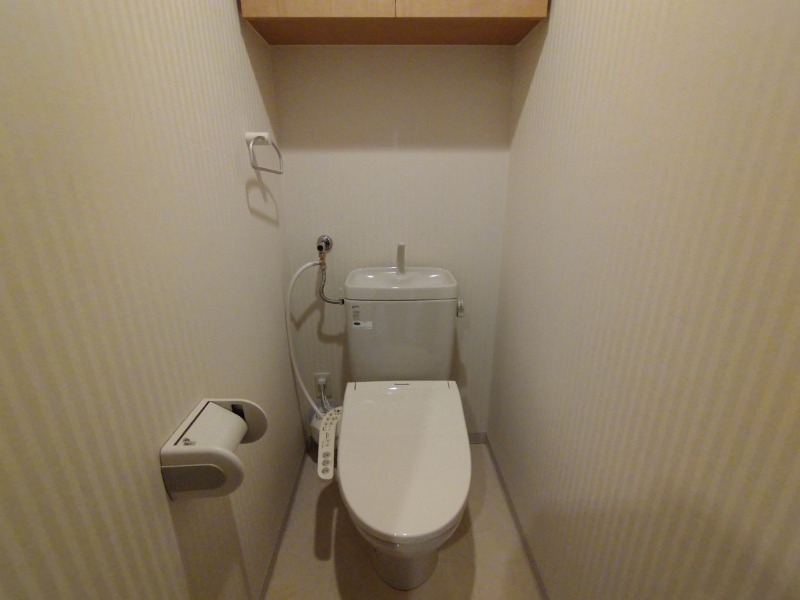 トイレ　ウォシュレット機能がついたトイレです。安心して使用できます。
