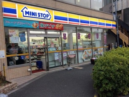 コンビニ　ミニストップ 信濃町駅北口店（コンビニ）まで1179m