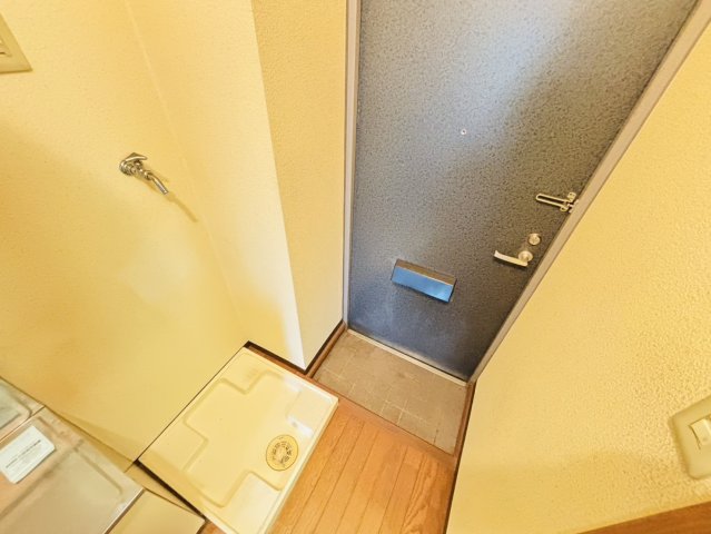 玄関　同建物別部屋 現況優先