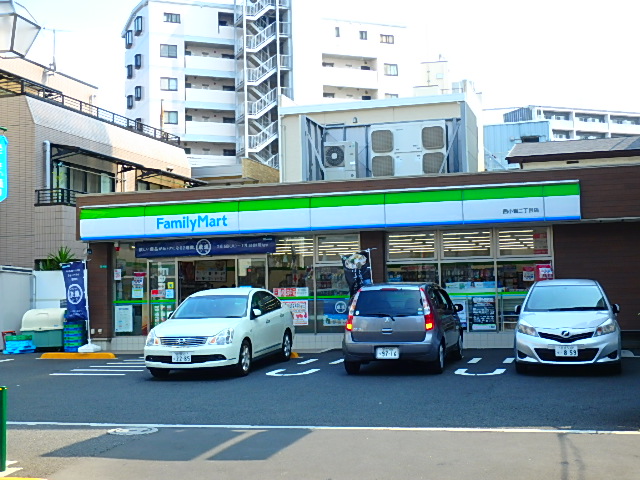 コンビニ　ファミリーマート 西小岩二丁目店（コンビニ）まで96m