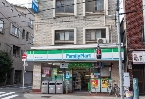 コンビニ　ファミリーマート 台東日本堤店（コンビニ）まで490m