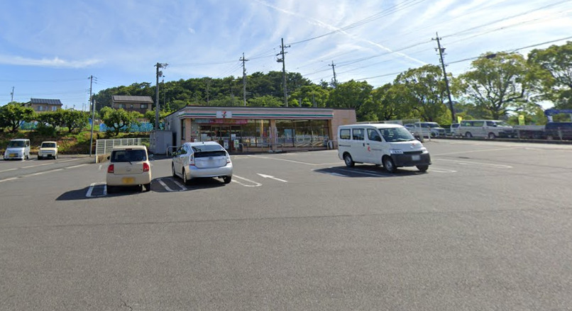 コンビニ　セブンイレブン 東海市役所前店（コンビニ）まで658m