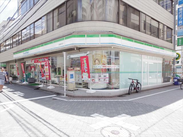 コンビニ　ファミリーマート（コンビニ）まで80m