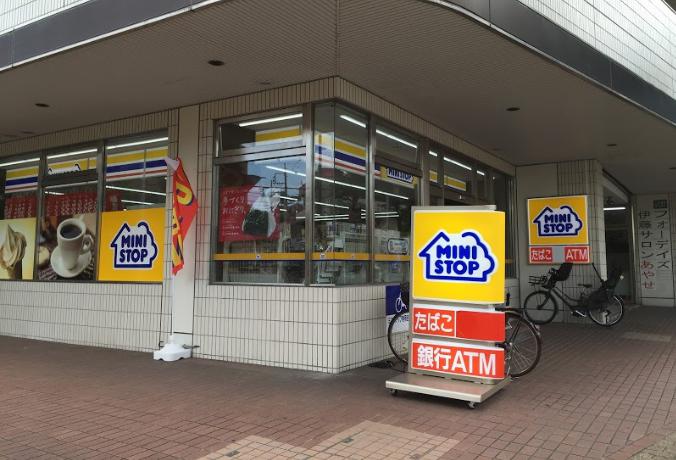 コンビニ　ミニストップ足立綾瀬1丁目店（コンビニ）まで484m