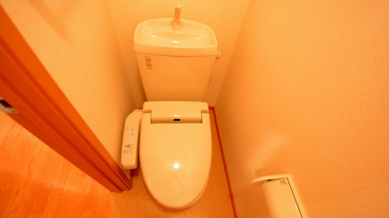 トイレ　温水洗浄便座付きのトイレです！