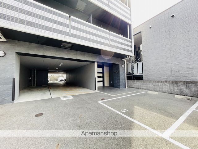 駐車場　駐車場