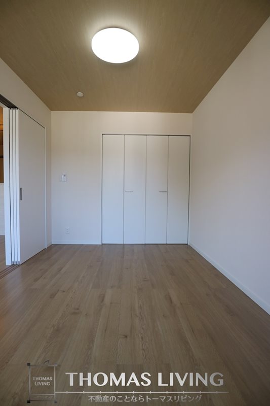 その他部屋・スペース　LDKとの仕切りをしめると落ち着いたお部屋になります。
