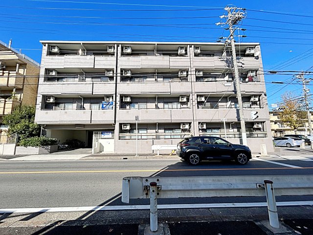 建物外観　コンクリートうちっぱなしのオシャレな外観